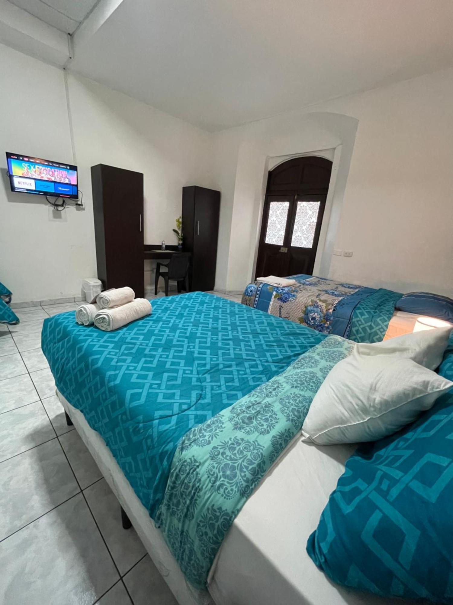 Hotel Y Cafe Ixmati Suchitoto Eksteriør bilde