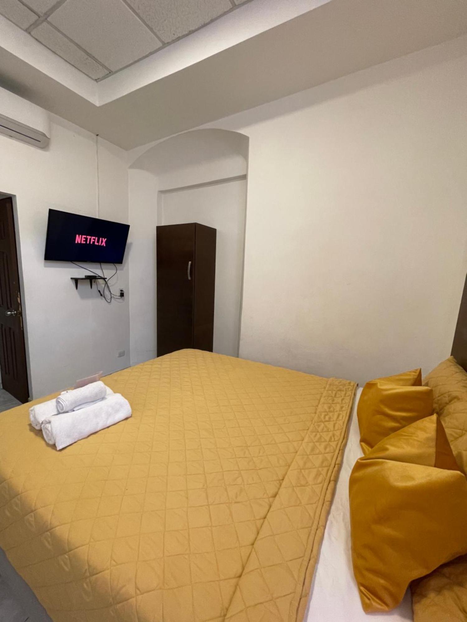 Hotel Y Cafe Ixmati Suchitoto Eksteriør bilde